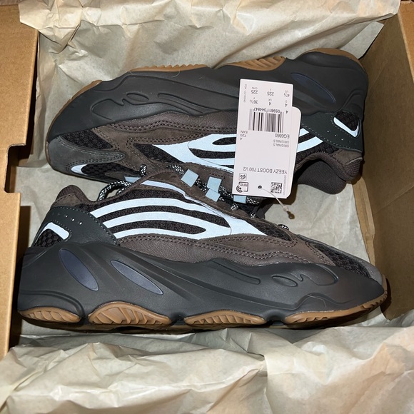 Adidas Yeezy Boost 700 V2 ‘Geode’ 🪨 - Picture 8 of 10